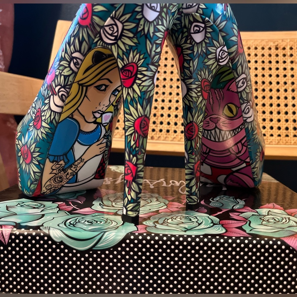 Taylor Says WONDERLAND Colorful Graphic Heels - Picture 3 of 9